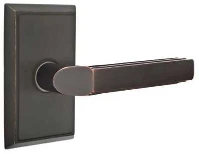 Palanca Emtek 8121MLHUS10B Milano con juego de paso de roseta rectangular, O.R. Bronce Foto 1 de 4