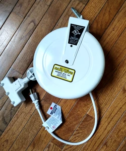 Carrete de fuente de alimentación, triple receptáculo grado comercial Saftlite 2630-3019 - Imagen 1 de 3