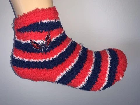 WASHINGTON CAPITALS NHL HOCKEY JERSEY LOGO WOMENS STRIPE ANKLE FUZZY SOCKS Cover