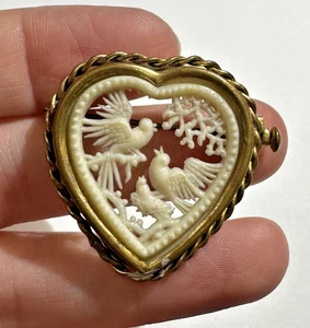 Vintage Early Celluloid Plastic Beige Cream Heart Birds Filigree Gold t Brooch - Picture 1 of 7