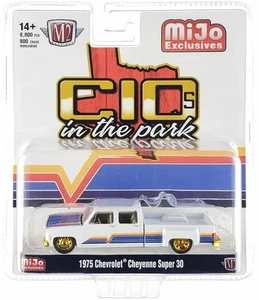 Chevrolet Cheyenne Super 30 1975 doble C10s en el parque MJS08 1/64 CHASE M2 - Imagen 1 de 1