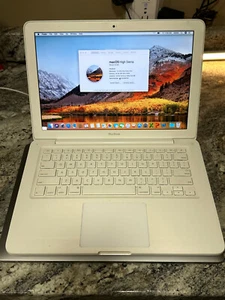 Unique Apple laptop MacBook 13" White 2.4GHz|16GB|480GB SSD|High Sierra - Picture 1 of 2