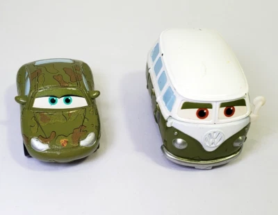 Disney Pixar Mini Coches Porsche Camuflaje Coche Fillmore Ejército VW Volkswagen Van Lote de 2 Foto 1 de 4