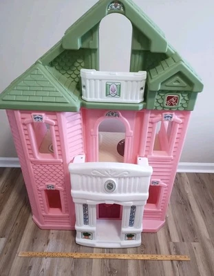 "Enorme casa de muñecas Step2 Grand Balcony de 3 pisos 45"" rara usada en excelente estado para muñecas Barbie de colección" Foto 1 de 4