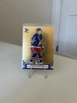 Alex Kovalev 2003-04 Pacific Prism #70 Gold/425 NY Rangers Mint Foto 1 de 2