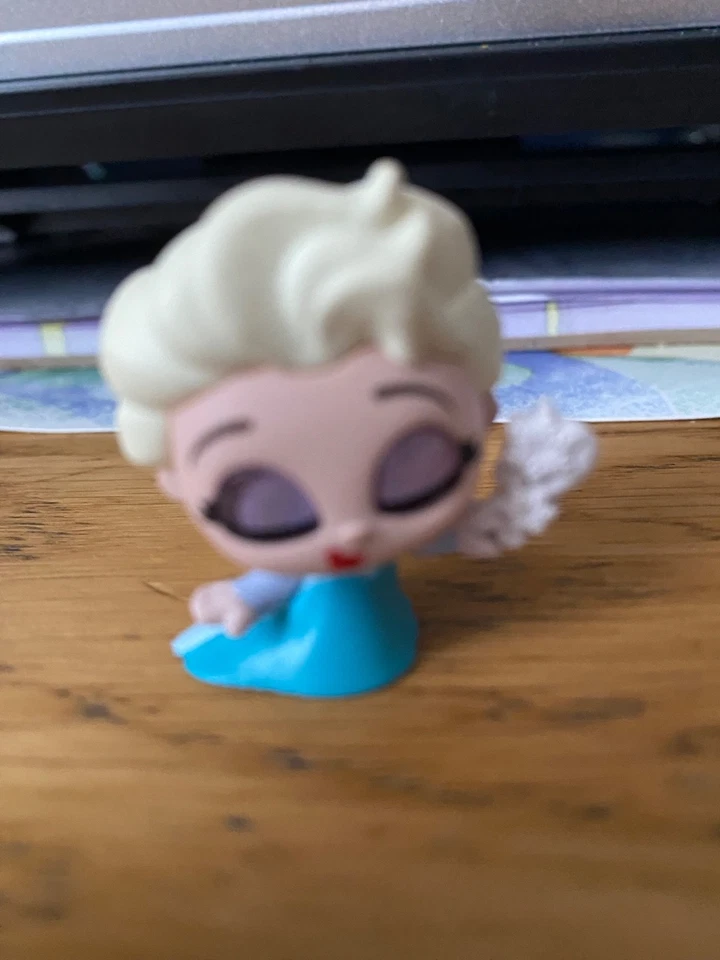 DISNEY DOORABLES JUST PLAY REMEVBER WHEN LIL' MONENTS FROZEN ELSA - Image 1 of 1