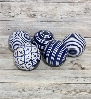 Juego de 5 bolas de relleno de tazones vintage de porcelana azul y blanco  Foto 1 de 4