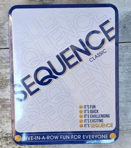 NUOVO SIGILLATO SEQUENZA classico gioco da tavolo cinque in fila divertente per tutti METAL TIN - Foto 1 di 4