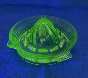 Vintage Hazel Atlas Uranium Reamer Juicer • Green Criss Cross Pattern - Picture 1 of 8