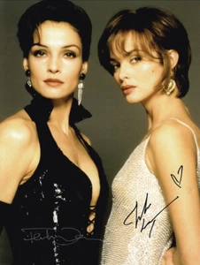 Famke Janssen Izabella Scorupco Goldeneye handsigniertes Autogrammfoto 8x10 COA - Bild 1 von 2