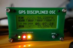 Reloj disciplinado GPSDO 10 MHz GPS con antena y pantalla onda sinusoidal o cuadrada - Imagen 1 de 3