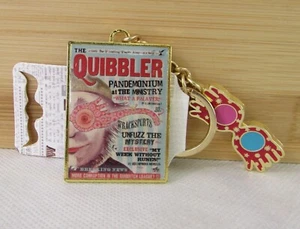 Harry Potter Luna Lovegood Der Quibbler Schlüsselanhänger Spectrespecs Neu mit Etikett - Bild 1 von 4