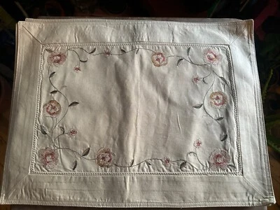 3 Bed Bath & Beyond Savannah Embroidery Wheat Placemats Embroidered Rose Vine - Image 1 of 4