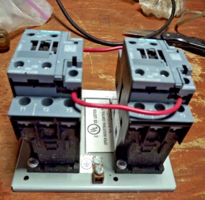 Siemens :LEN00C006120B 6-Poles Electrically Held Lighting Contactor 120VAC - Image 1 of 4