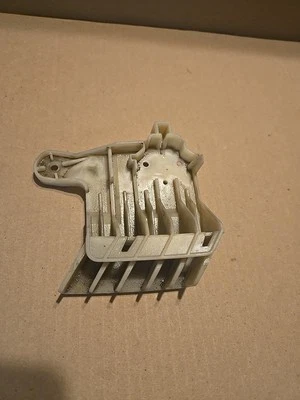 12-18 Infiniti G37 OEM headlamp retainer bracket LH driver side (63057) 202 Foto 1 de 4