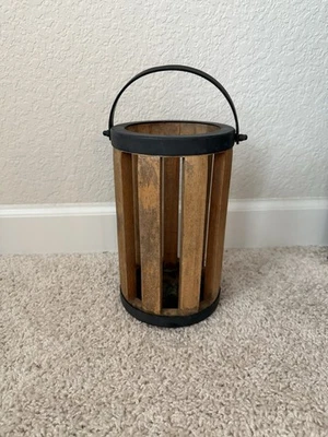 Linterna de madera y metal Foto 1 de 3