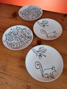 Crate & Barrel Lot Of 4 Swirls & Squirrel Acorn Nut 8½" Salad/Luncheon Plates - Picture 1 of 13