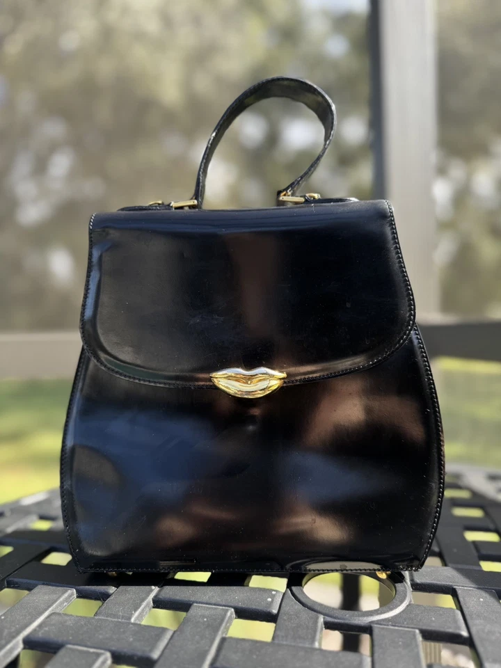 Bolso de mano Moschino de charol negro de colección con cierre de labios dorado - Hecho en Italia Foto 1 de 4