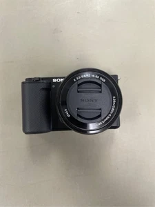 Sony Alpha ZV-E10 - APS-C Wechselobjektiv Spiegellose Vlog Kamera Kit - Schwarz - Bild 1 von 3