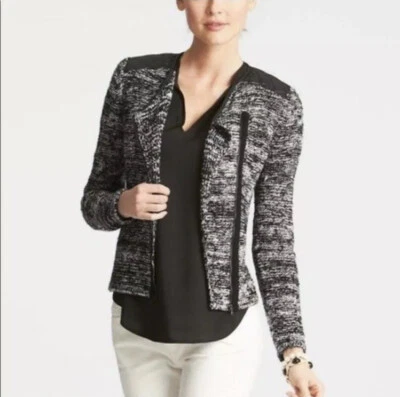 Blazer tejido Ann Taylor mediano negro imitación cuero cremallera asimétrica Foto 1 de 4