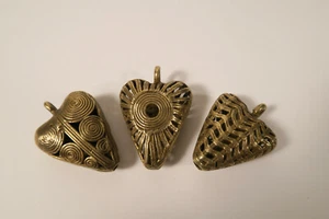 3 herzförmige Anhänger Messing Herz DN48 3 Brass pendants heart Ashanti Afrozip - Picture 1 of 3