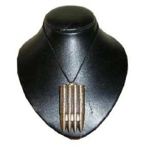 COLLAR COLGANTE AMETRALLADORA BUTANO L62 CUATRO 4 BALAS ENCENDEDOR 22" LATÓN PLÁSTICO - Imagen 1 de 4