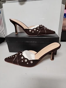 Braune Pantoletten mit Absatz spitz zulaufend Wildleder Absätze Fliege Slipper Pumps Größe 7 - Bild 1 von 6