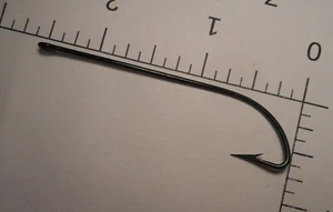 100 MUSTAD no.4 BLACK CHESTERTOWN HOOKS SPECIAL LONG SHANK (NEW PATTERN) 3300 - Picture 1 of 4