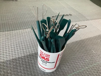 Barattolo anni 70 con vari attrezzi e spatole - Das adica  lotto*45 - Immagine 1 di 4