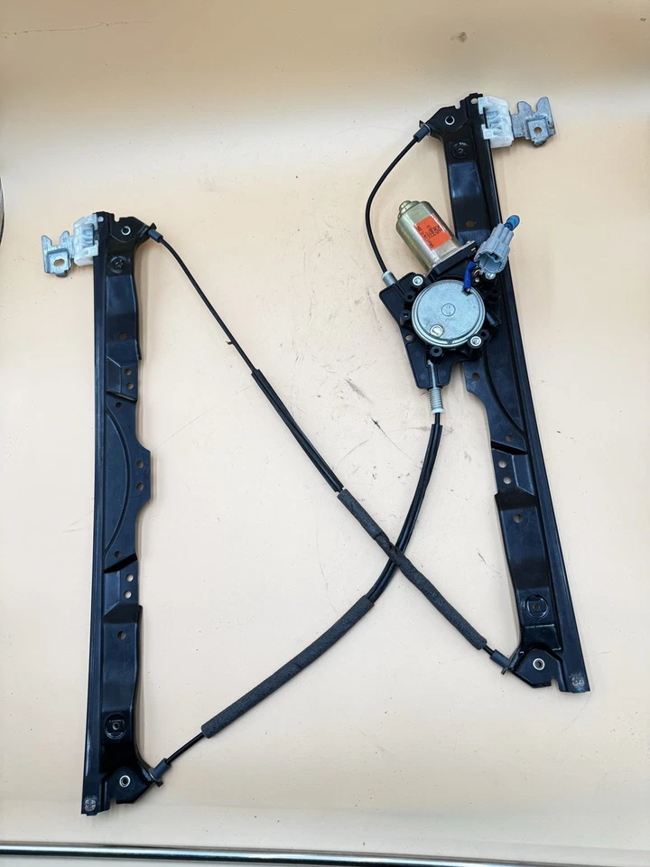 2004 -2005 Nissan Titan Power Window Regulator and Motor Passenger Front OEM - Image 1 of 4