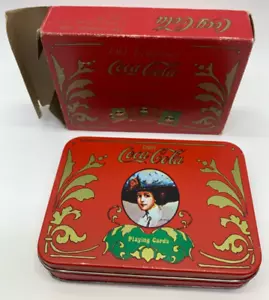 Vintage Coca Cola Sammlerstücke Antik Dose und Spielkarten Set mit Notenblock Neu aus altem Lagerbestand - Bild 1 von 8