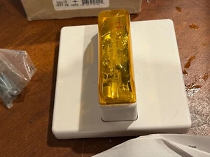 COOPER RSSA-24MCC-NW 120202 AMBER LENS STROBE WHITE CEILING 24 VDC - Picture 1 of 3