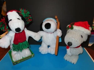 LOT OF 3 PEANUT= X MAS SNOOPY CHARACTERS= 2 PLUSH=1=PLASTIC LIGHT UP NOT WORKING - Picture 1 of 10