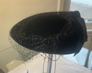 VTG RARE LOUIS FERAUD Black Fascinator Hat Netting~Bow~Pin Retro Chic - Picture 1 of 12
