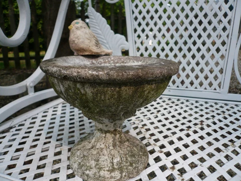 BEAUTIFUL WEATHERED WORN TINYTABLETOP BIRDBATH/BIRD VINTAGE CEMENT/CONCRETE 5"T Cover