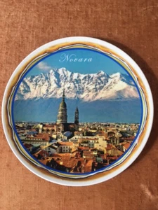 Souvenir Piatto di Novara Cupola di San Gaudenzio sfondo montagne innevate - Foto 1 di 2