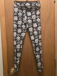 Pink Victoria's Secret Womens Black Flower Logo Ankle Leggings Size SP - Picture 1 of 4