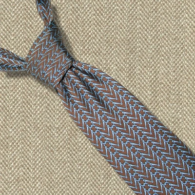 Corbata de cuello HERMES 100 % seda marrón con patrón de broca de cadena ecuestre azul 753 LEER Foto 1 de 4