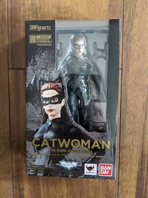 Bandai S.H. Figuarts - The Dark Knight Rises - Catwoman Selina Kyle - Versión Japón Foto 1 de 4
