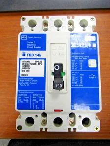 DISYUNTOR INDUSTRIAL CUTLER-HAMMER 150A 3 POLOS 600 VAC 250 VDC FDB3150Y - Imagen 1 de 7