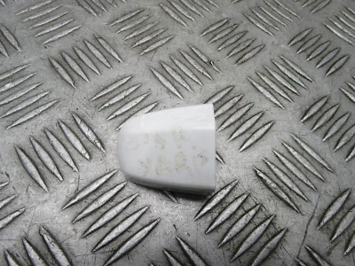 2016 TOYOTA YARIS ICON TSS 5DR DRIVER SIDE REAR OUTER DOOR HANDLE CLIP WHITE — 第 1/4 张图片