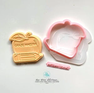 Scuola Mela Matita Grazie Maestra Formine Biscotti Cookie Cutter 7,5cm - Picture 1 of 1