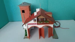 Vollmer 43761 Feuerwehrhaus zweiständig H0 mit Beleuchtung - Bild 1 von 5