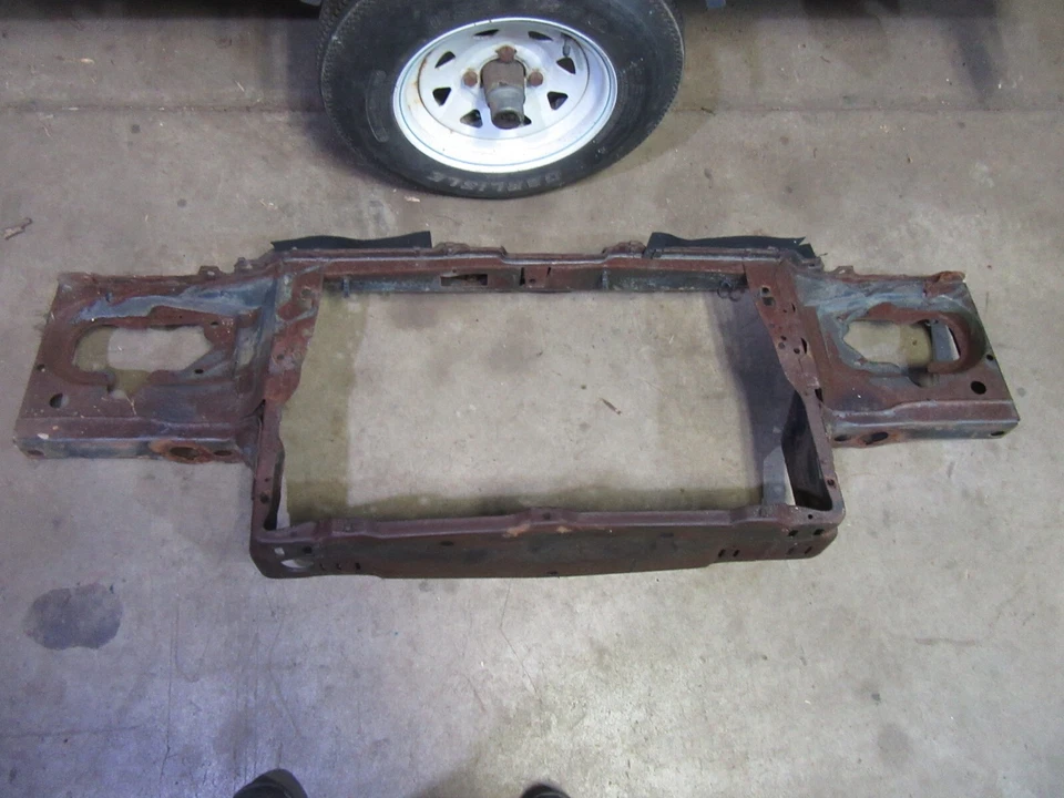 Pontiac Bonneville 1983 radiador delantero núcleo soporte montaje marco conjunto Foto 1 de 4