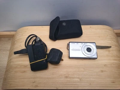 Casio Exilm Ex-z75 7.2 MP digital camera TESTED and WORKING with charger & case - Image 1 of 4
