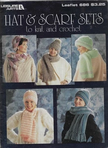 Set cappello e sciarpa per lavorare a maglia e all'uncinetto di Leisure Arts - Foto 1 di 1