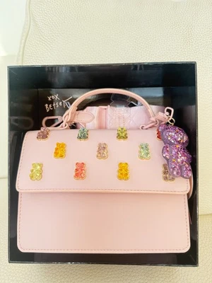 BOLSO BANDOLERA BETSEY JOHNSON XOMYLO NUEVO CON ETIQUETAS EN CAJA CON ENCANTO DE OSO DE GOMA RUBOR Foto 1 de 4