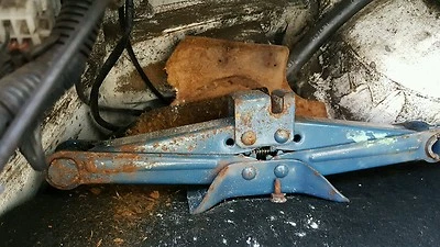 Домкрат для запасной шины 1990-1997 Mazda Miata - Изображение 1 из 4