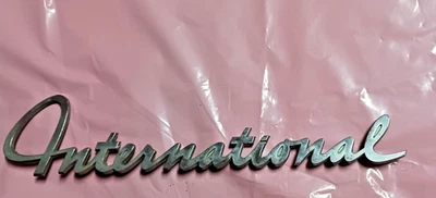 1960 1967 DE COLECCIÓN CAMIÓN INTERNACIONAL EMBLEMA ESCRITURA ORIGINAL IHC PÁTINA 13" Foto 1 de 4