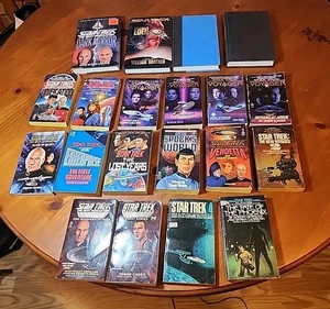 Star Trek Lot of 20 -  16 Paperback 4 HC  Books - Various Titles - Read - Imagen 1 de 24